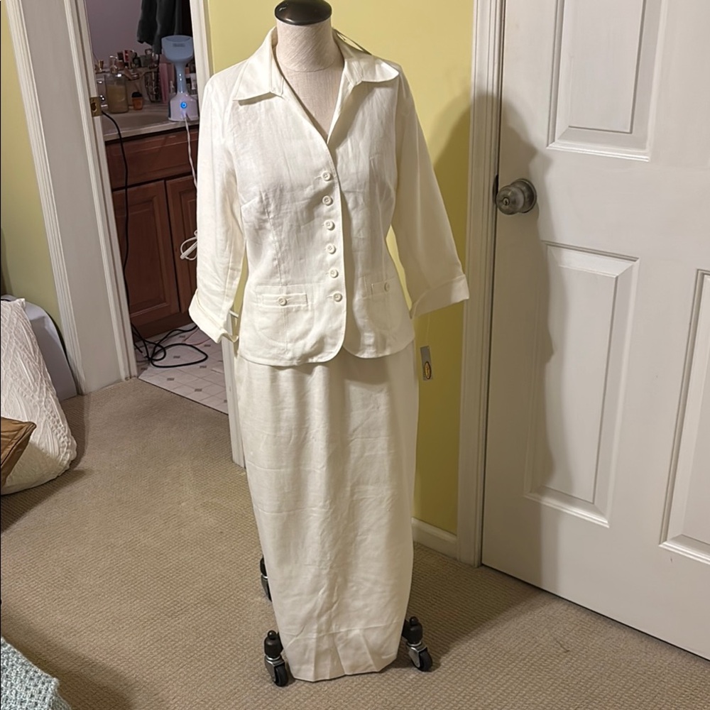 Elegant White Two-Piece Suit
